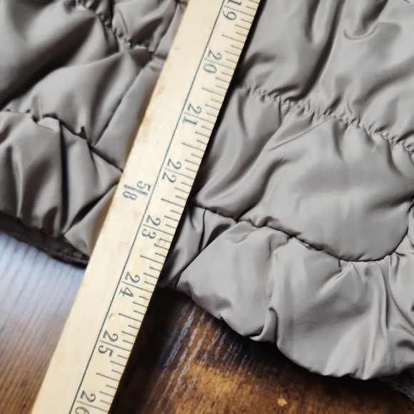 COLDWATER CREEK | Classic Minimalist Beige Down Feather Filled Puffer Vest | M - Picture 10 of 10